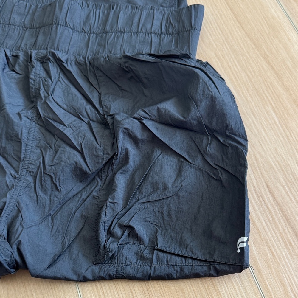 BNWOT Fabletics Black Lightweight Track pant joggers - Picture 5 of 5